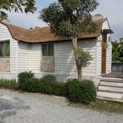 Отель De Coco House Sriracha 3* Бунгало с различными типами кроватей фото 9