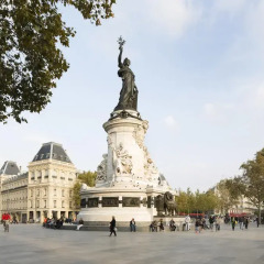 Отель The Originals Hotels Paris Paix République Париж