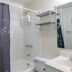 Отель Three Beds and Patio in Dupont Вашингтон ванная