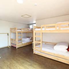 Отель Philstay Itaewon 2* Стандартный семейный номер с двуспальной кроватью фото 7