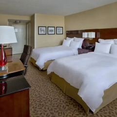 Отель New York LaGuardia Airport Marriott Стандартный номер с различными типами кроватей фото 5