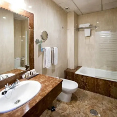 Отель Adriano Boutique Sevilla 3* Номер Делюкс с различными типами кроватей фото 17