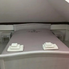 Отель Guesthouse Athos 2* Стандартный номер с двуспальной кроватью (общая ванная комната)