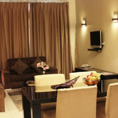 Отель Royal Ascot Hotel Apartment - Kirklees 2 ОАЭ, Дубай - отзывы, цены и фото номеров - забронировать отель Royal Ascot Hotel Apartment - Kirklees 2 онлайн комната для гостей