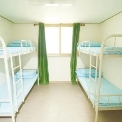 Kimchee Downtown Guesthouse - Hostel Кровать в общем номере с двухъярусной кроватью фото 4