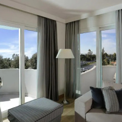 Отель Blazer Suites 4* Люкс фото 4