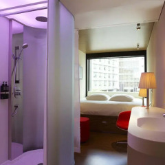 Отель citizenM New York Times Square 4* Стандартный номер с двуспальной кроватью фото 3