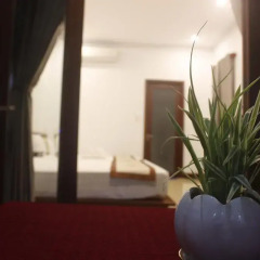 Отель Trust Homestay Villa сейф в номере
