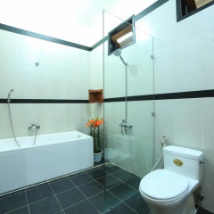 Отель Quang Xuong Homestay 2* Люкс с различными типами кроватей фото 2