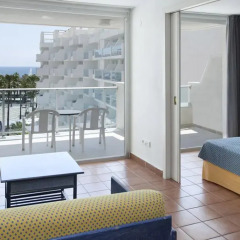 Отель Blaumar Hotel Salou Испания, Салоу - 7 отзывов об отеле, цены и фото номеров - забронировать отель Blaumar Hotel Salou онлайн балкон