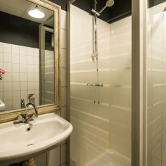 Отель 5 Min From Dam Square and Central Station Нидерланды, Амстердам - отзывы, цены и фото номеров - забронировать отель 5 Min From Dam Square and Central Station онлайн ванная фото 2