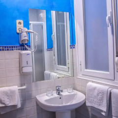 Отель Hostal Montaloya Стандартный номер с различными типами кроватей фото 6