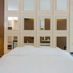 Отель Naka Residence сейф в номере