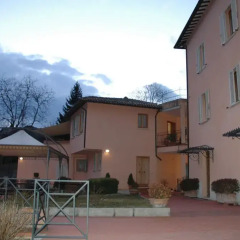 Отель Albergo Villa Cristina Сполето парковка