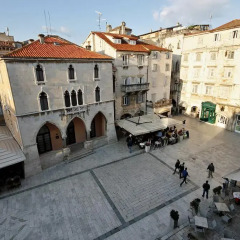 Апартаменты Central Square Apartment