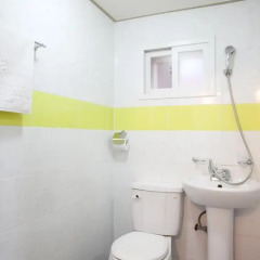 Отель K-POP GUESTHOUSE Seoul Station 2* Стандартный номер с различными типами кроватей (общая ванная комната) фото 2