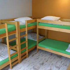 Frolic Goats Hostel Кровать в общем номере с двухъярусной кроватью