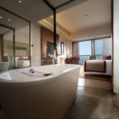 Отель Pullman Oceanview Sanya Bay Resort & Spa 4* Улучшенный номер с различными типами кроватей