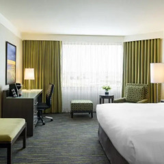 Отель Saskatoon Inn 3* Улучшенный номер с различными типами кроватей фото 4