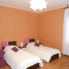 Hostel Skazka In Tolmachevo Стандартный номер с 2 отдельными кроватями фото 2