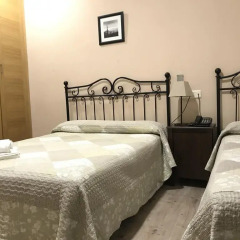 Отель Hostal El Pilar Стандартный номер с двуспальной кроватью фото 26