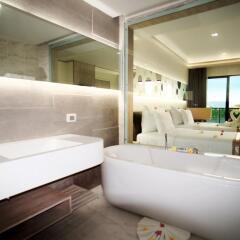 The Pattaya Discovery Beach Hotel Pattaya 4* Улучшенный номер с двуспальной кроватью фото 11