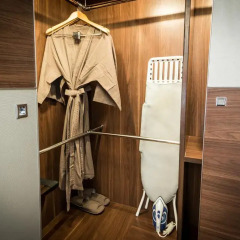 Отель Legacy Suites Sukhumvit by Compass Hospitality Таиланд, Бангкок - 2 отзыва об отеле, цены и фото номеров - забронировать отель Legacy Suites Sukhumvit by Compass Hospitality онлайн сейф в номере