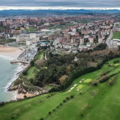 Отель Apartamentos Las Brisas Испания, Сантандер - отзывы, цены и фото номеров - забронировать отель Apartamentos Las Brisas онлайн спортивное сооружение