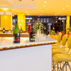 Eastiny Plaza Hotel гостиничный бар
