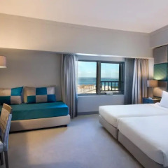 Отель Tivoli Oriente 4* Улучшенный семейный номер с двуспальной кроватью фото 3