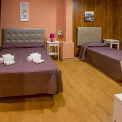 Отель Hostal Balmes Centro Стандартный номер с разными типами кроватей фото 8