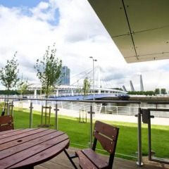 Отель Premier Inn Glasgow Pacific Quay бассейн