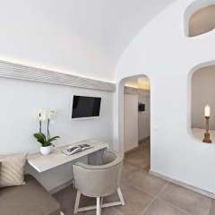 Отель Athina Luxury Suites 4* Люкс повышенной комфортности с различными типами кроватей фото 20