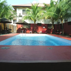Отель La Playa Suites бассейн