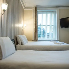 The Mitre Hotel 3* Стандартный семейный номер с двуспальной кроватью фото 3