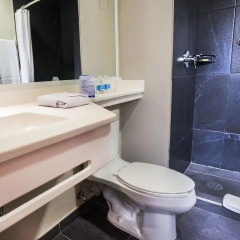 Отель City Express Plus Cali 3* Стандартный номер с различными типами кроватей фото 5