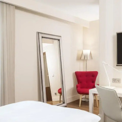Отель NH Collection Frankfurt City 4* Улучшенный номер с различными типами кроватей фото 3