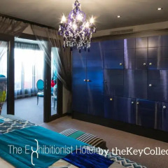 The Exhibitionist Hotel сейф в номере