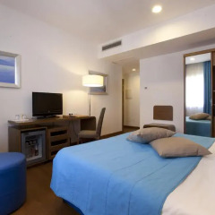 Hotel Plaza 4* Номер Комфорт с двуспальной кроватью фото 2