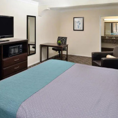 Отель Rodeway Inn & Suites LAX 2* Стандартный номер с различными типами кроватей