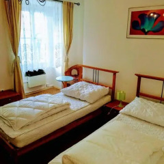 Homer Hostel Стандартный номер с 2 отдельными кроватями (общая ванная комната) фото 5