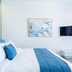 Отель Alti Santorini Suites Люкс с различными типами кроватей фото 2