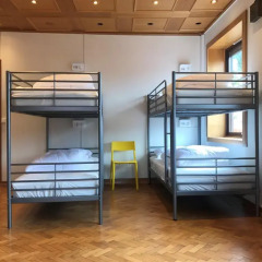 Отель Marken Guesthouse Кровать в мужском общем номере фото 3