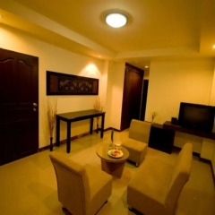 Отель Sinsuvarn Airport Suite 4* Люкс