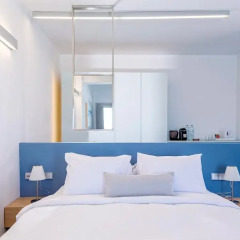 Отель Alti Santorini Suites Люкс с различными типами кроватей фото 6