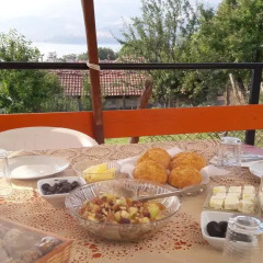 Отель Mihaela Lake Retreat Болгария, Карджали - отзывы, цены и фото номеров - забронировать отель Mihaela Lake Retreat онлайн питание