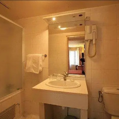 Отель Hôtel Habituel 3* Стандартный номер с двуспальной кроватью фото 4
