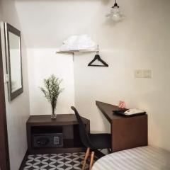 Отель Tha Tian Store Бангкок сейф в номере