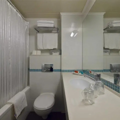 Отель Metropolitan Suites Тель-Авив ванная