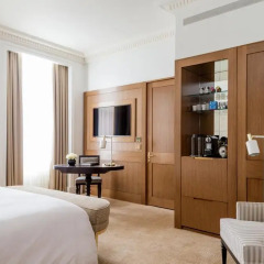 Four Seasons Hotel London at Ten Trinity Square 5* Номер Делюкс с различными типами кроватей фото 2